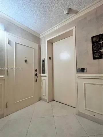 Semi-private elevator
