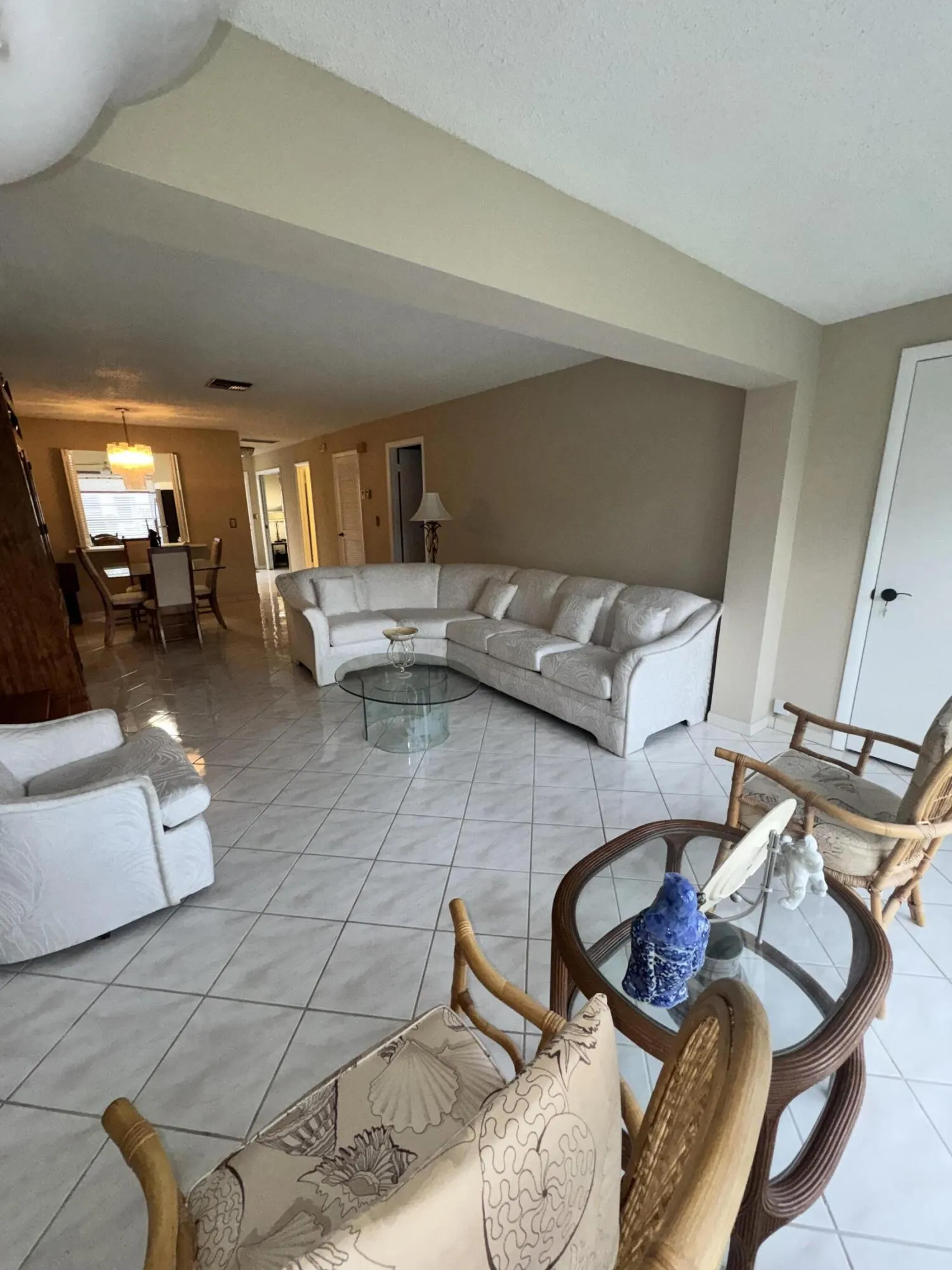 LIVINGROOM DEN AREA