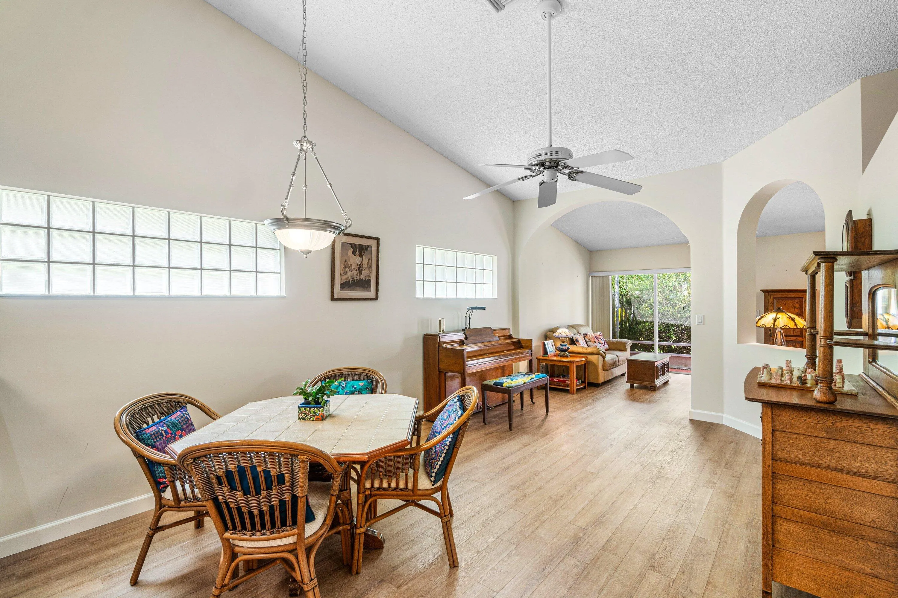 Kitchen area 1