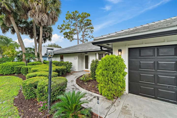 026-18169LakeBendDr-Jupiter-SMALL