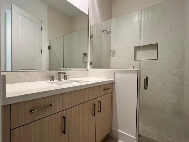 Guest Bathroom 2