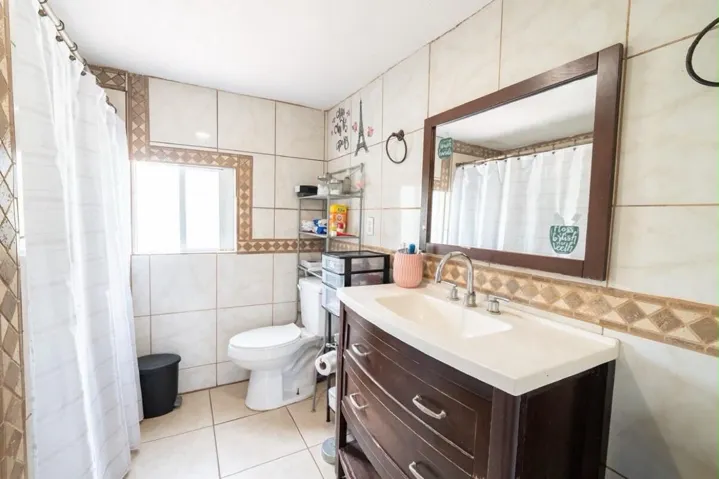 16-bathroom-2