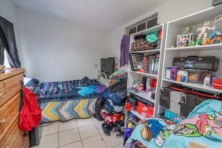 14-bedroom-shelves