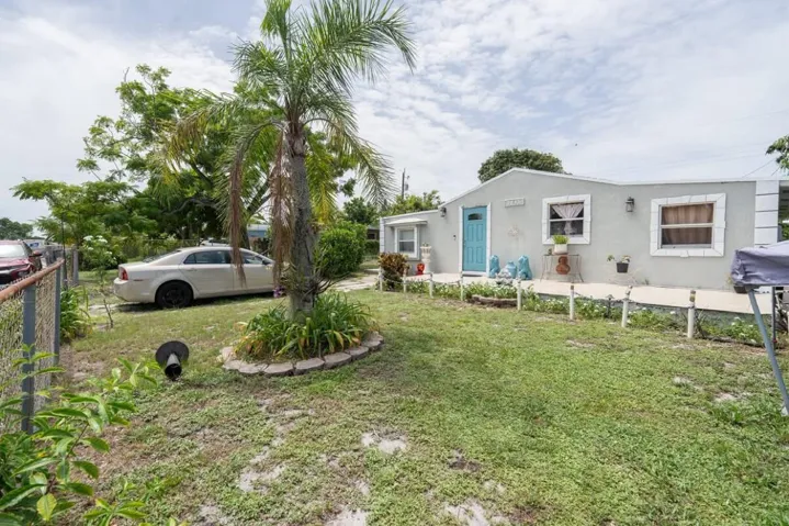04-exterior-palm