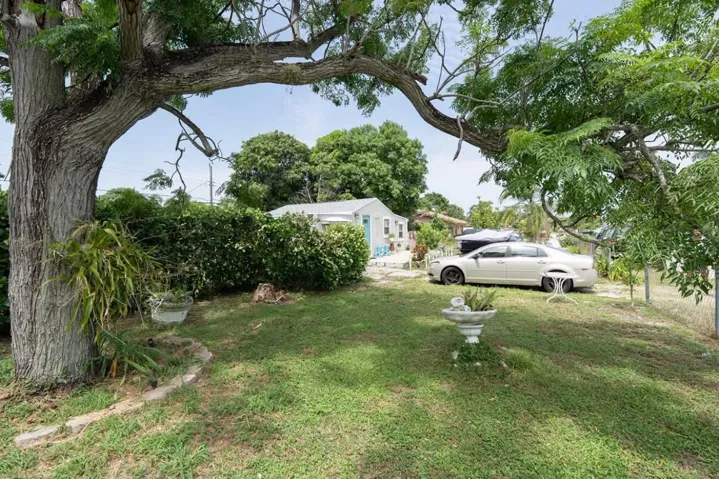 21-backyard-arch