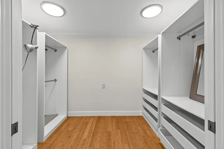 Master Walk-inCloset