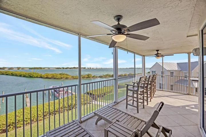 Screened in porch