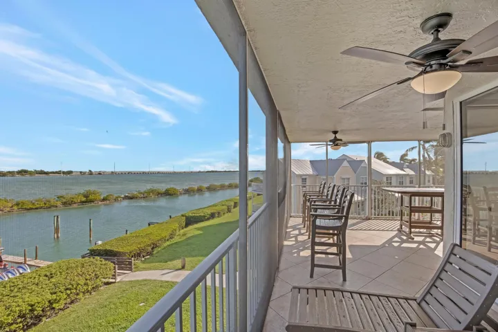Screened in porch