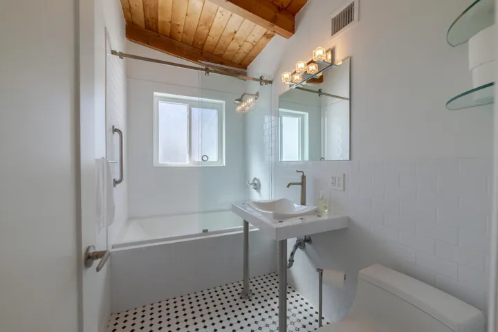 Bathroom2