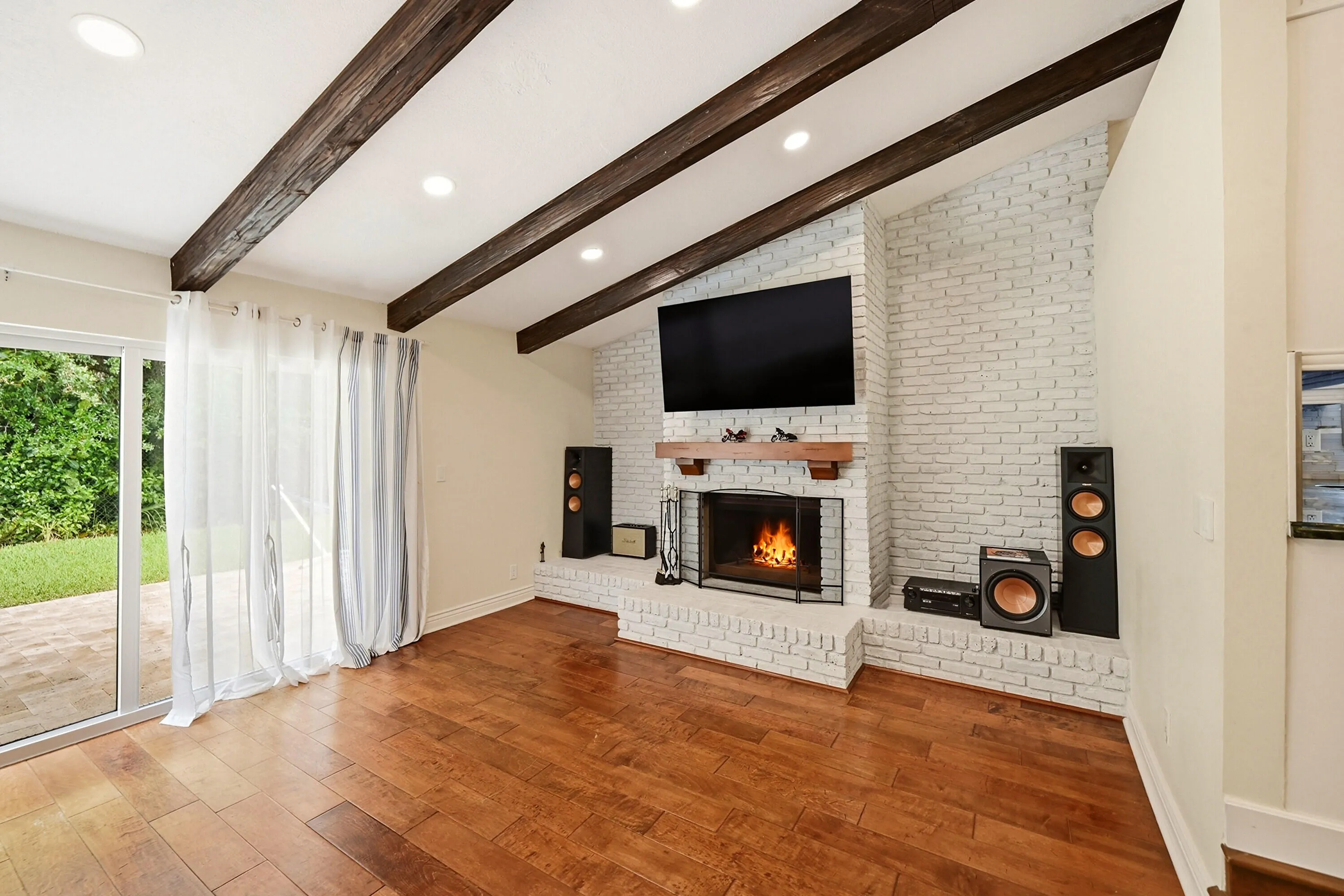 16_living room