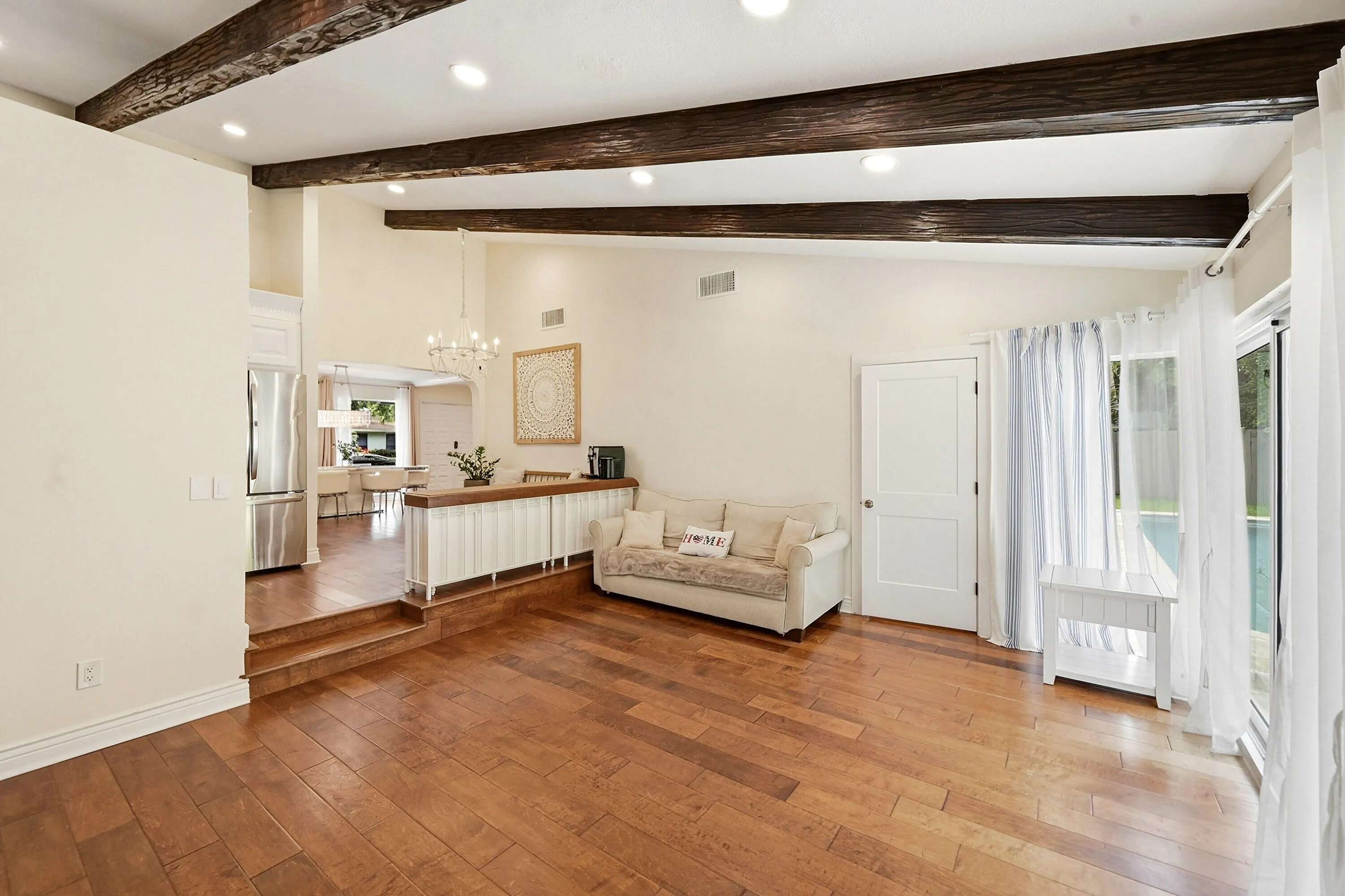 19_living room