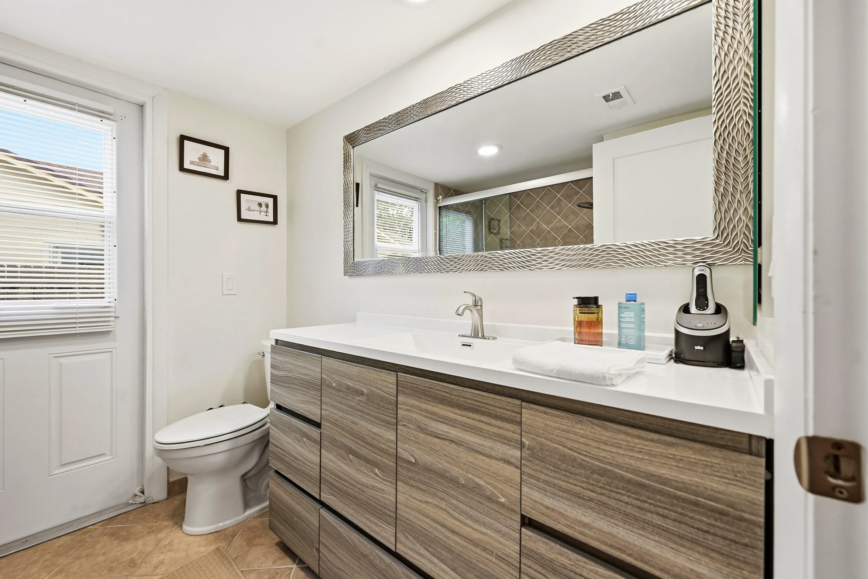 32_bathroom 1