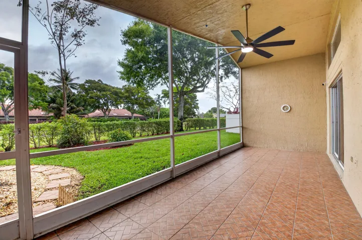 Spacious Patio w Pvt Yard
