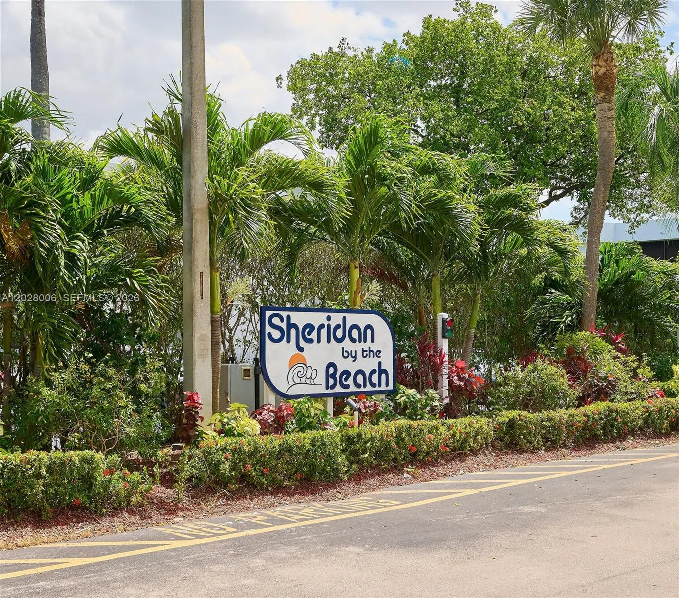 Sheridan by the Beach is entered from Sheridan Street, a few blocks east of Federal Highway/ US 1