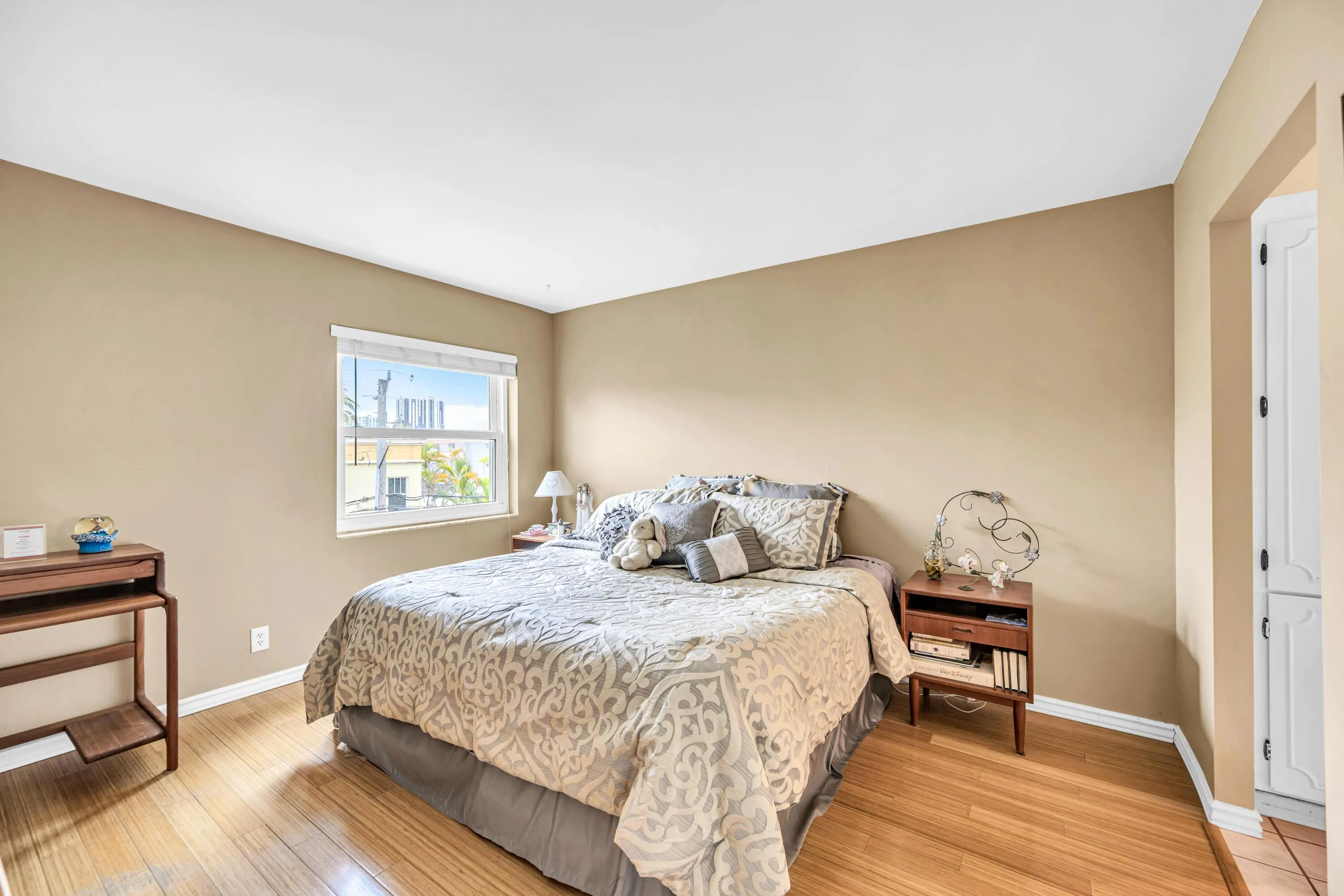 615 NE 12TH -14