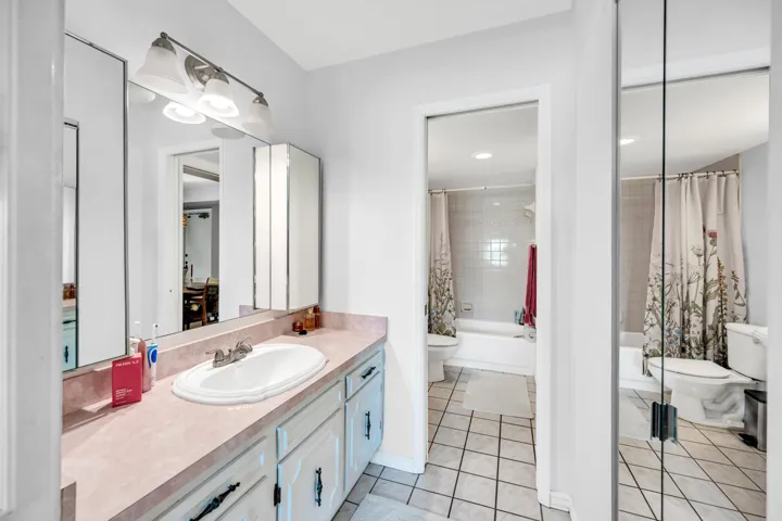 615 NE 12TH -17