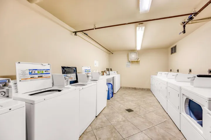 615 NE 12TH -22