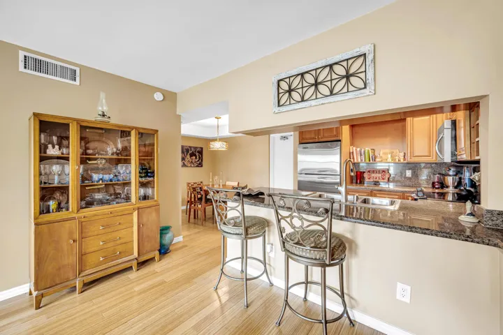 615 NE 12TH -8
