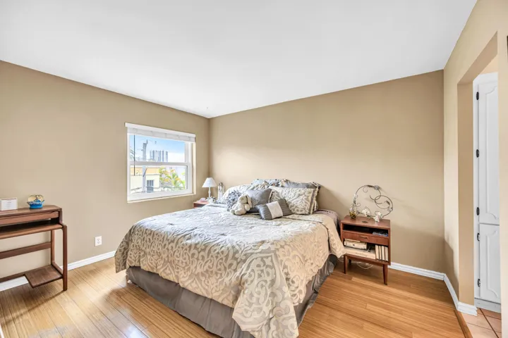 615 NE 12TH -14