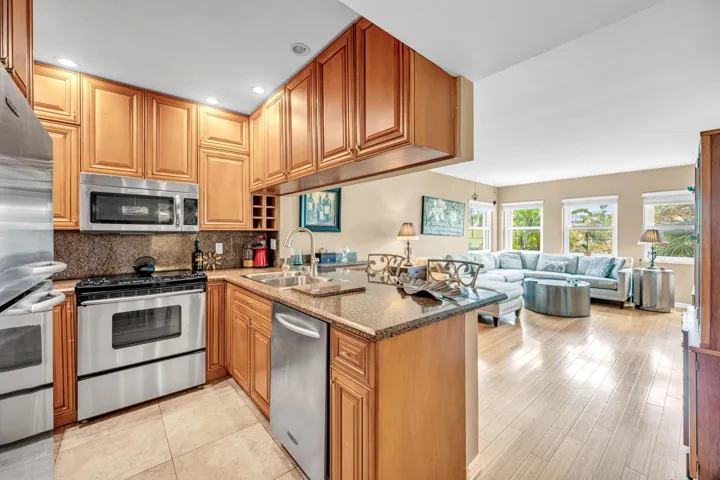 615 NE 12TH -9