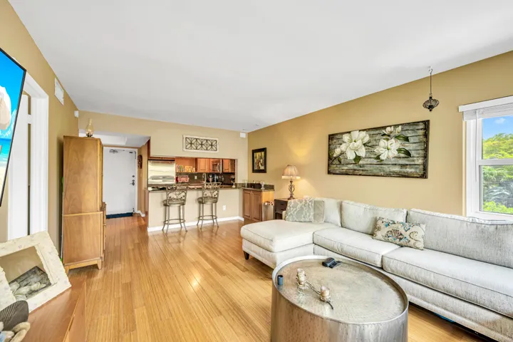 615 NE 12TH -5