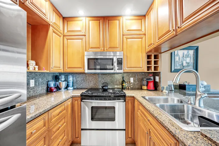 615 NE 12TH -10