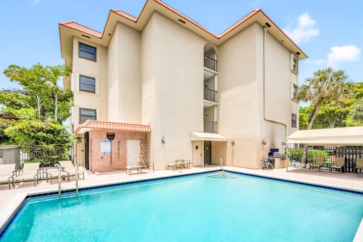 615 NE 12TH -21