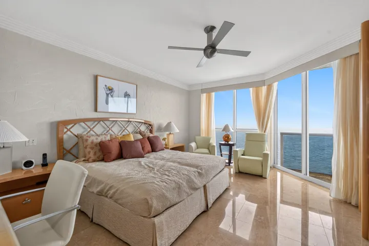 primary bedroom has ocean view