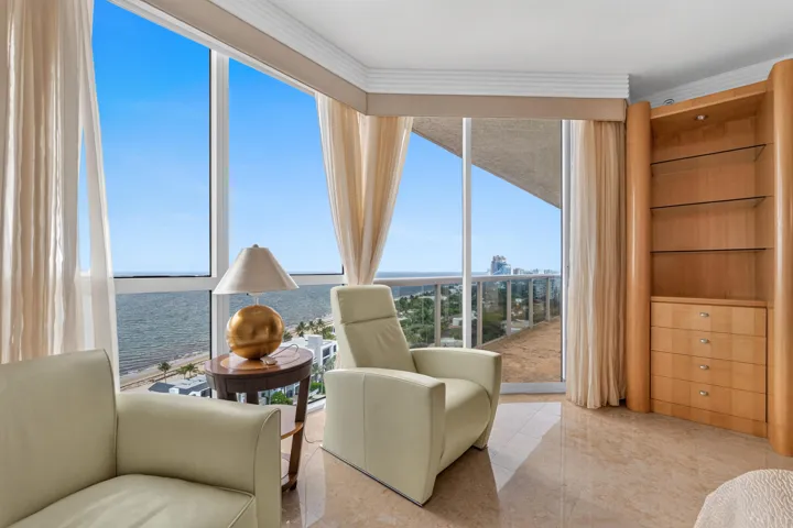 primary bedroom has ocean view