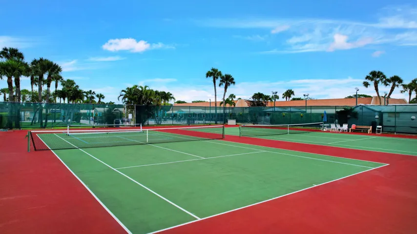 Golden Lakes Tennis Courts