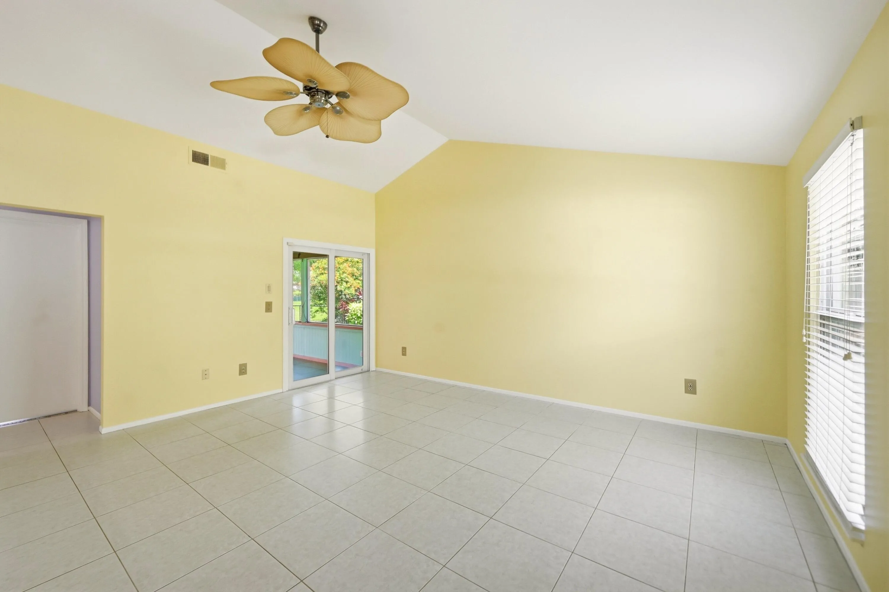 Vaulted Ceiling w/access to Kitchen and Screened/Covered Patio