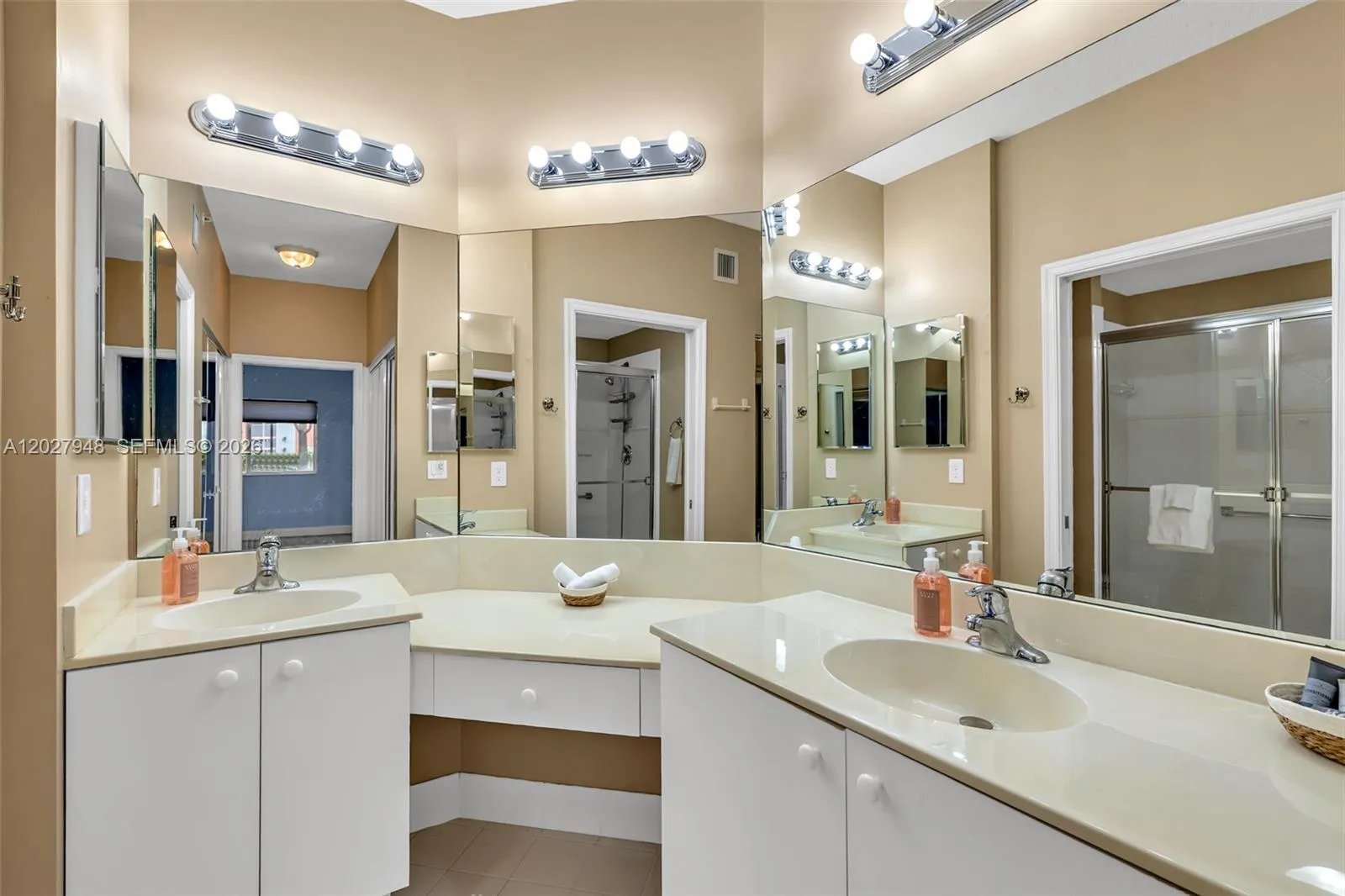 DOUBLE SINKS