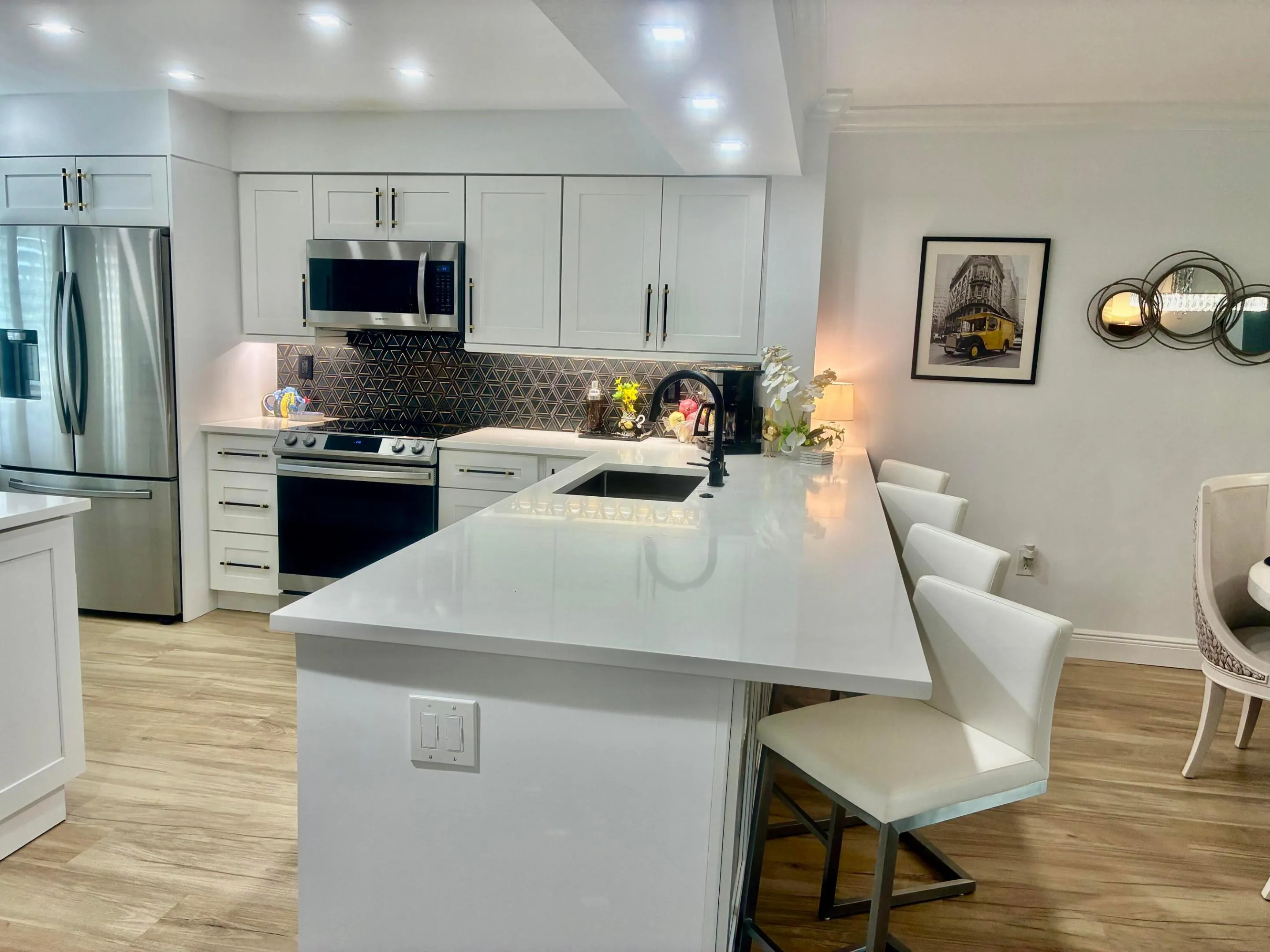Fabulous Remodeled Kitchen/Quartz Countertops