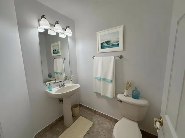 MIDDLE GUEST BATH