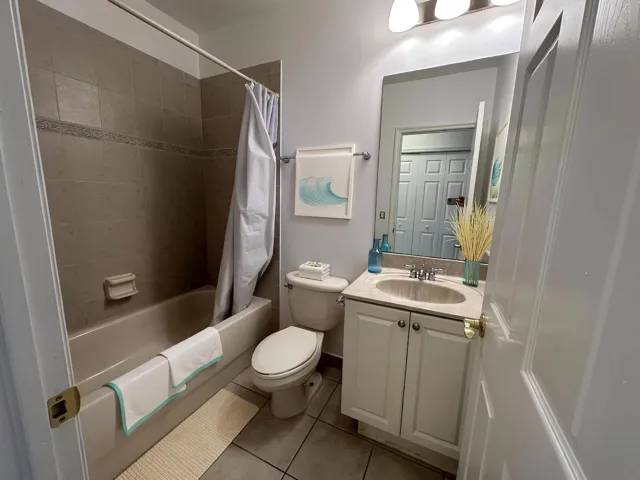 GUEST BATH UPPER