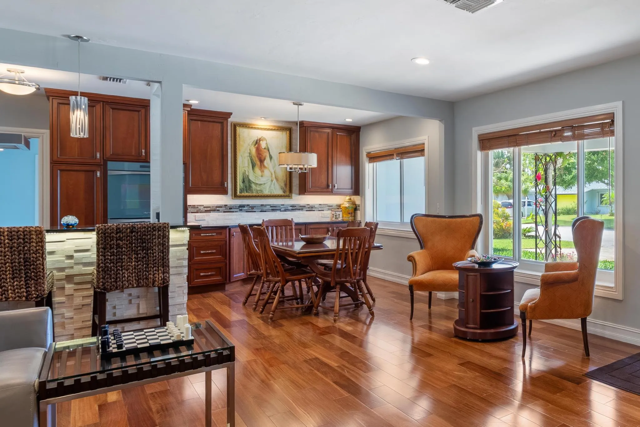 dining/coffee bar