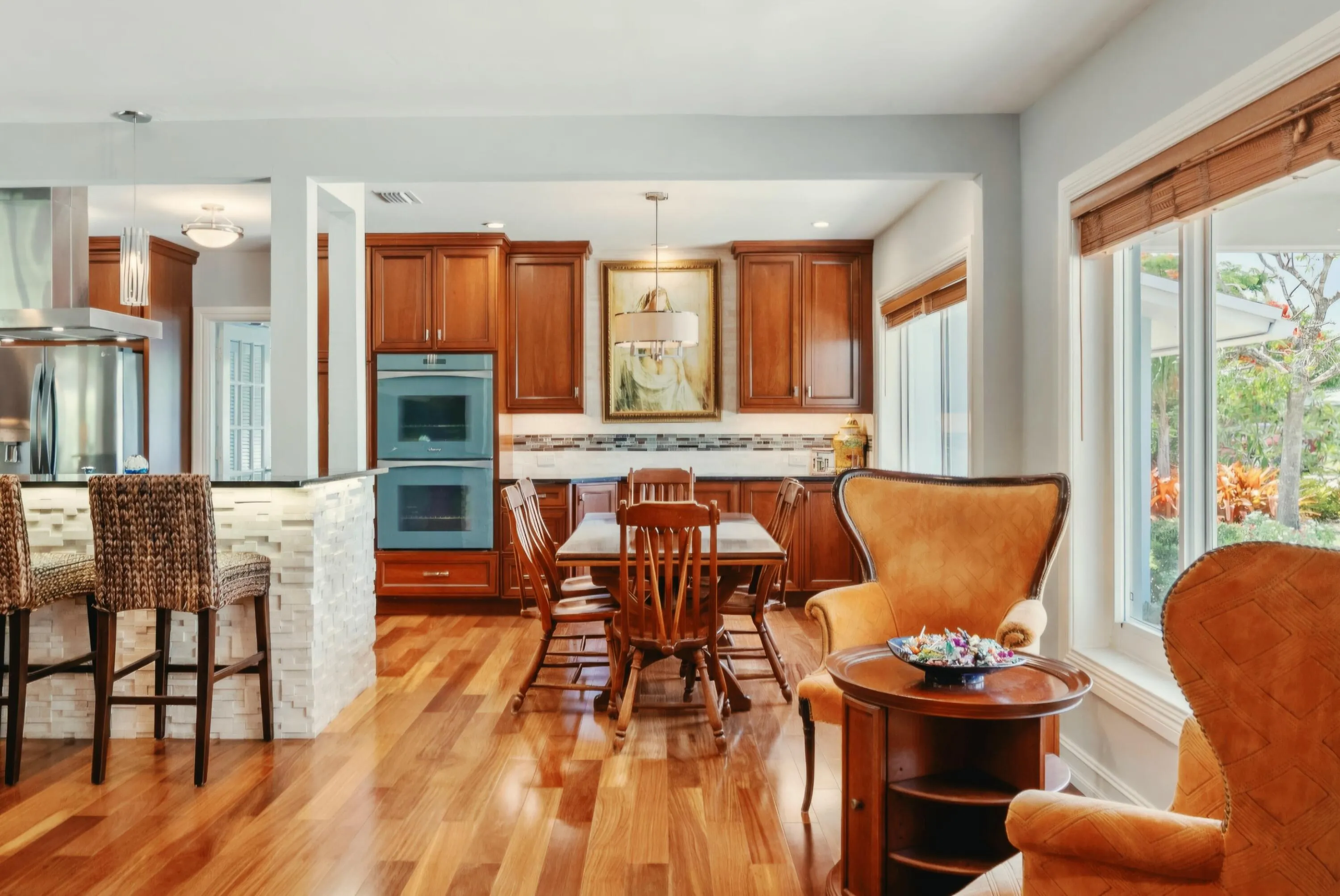 sitting/dining room