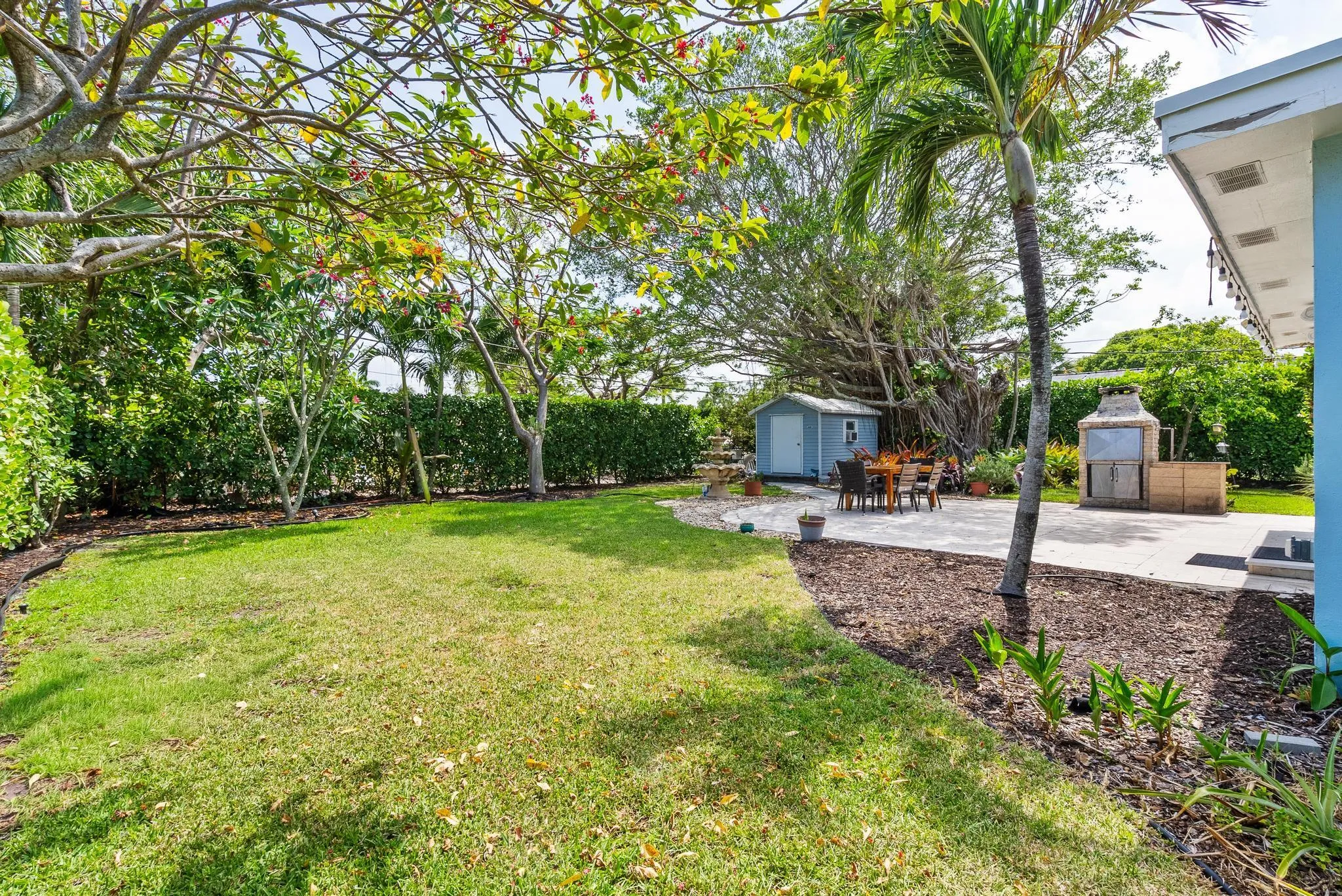 backyard/courtyard