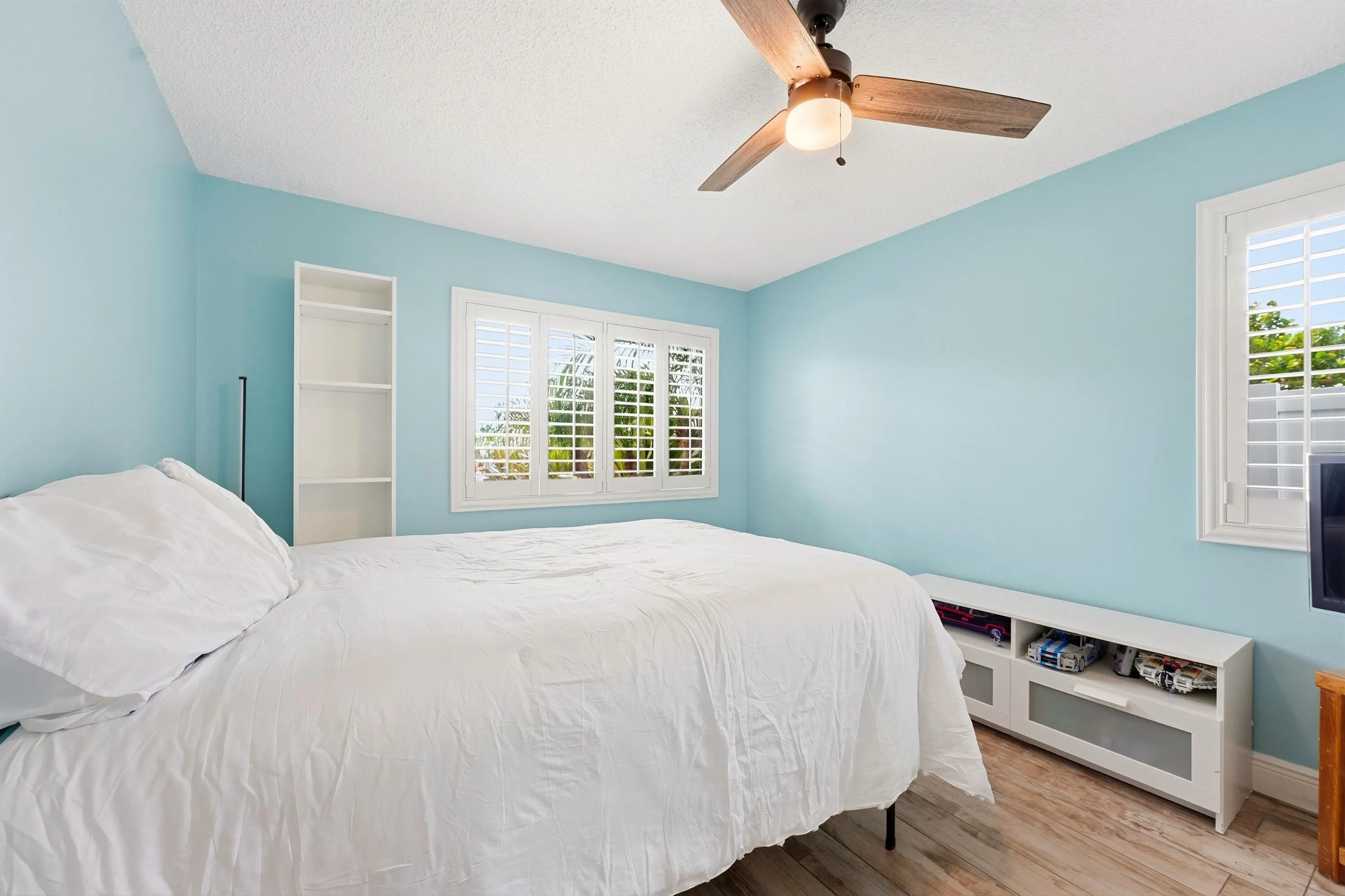 19_bedroom