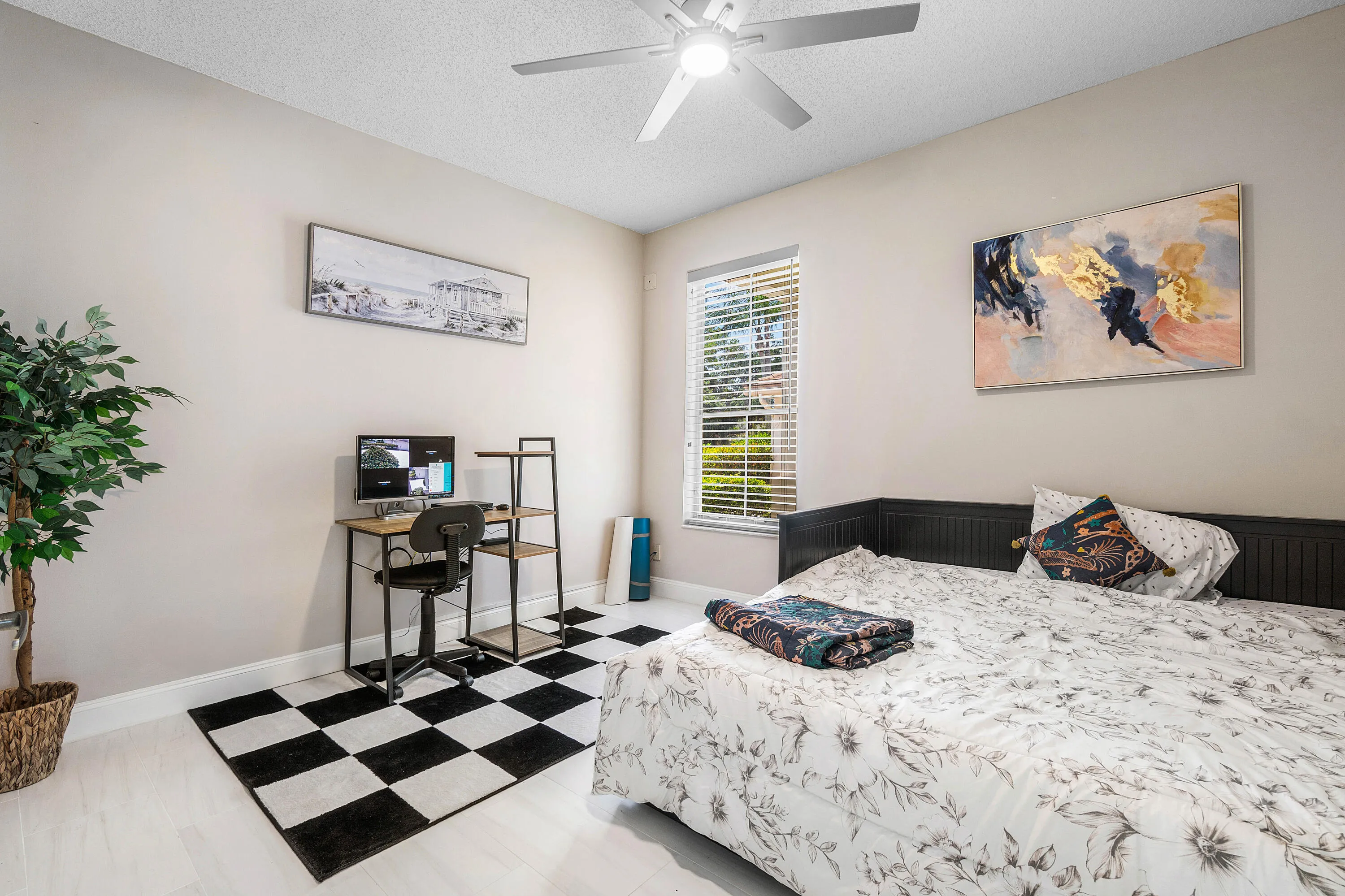 Den/Bedroom