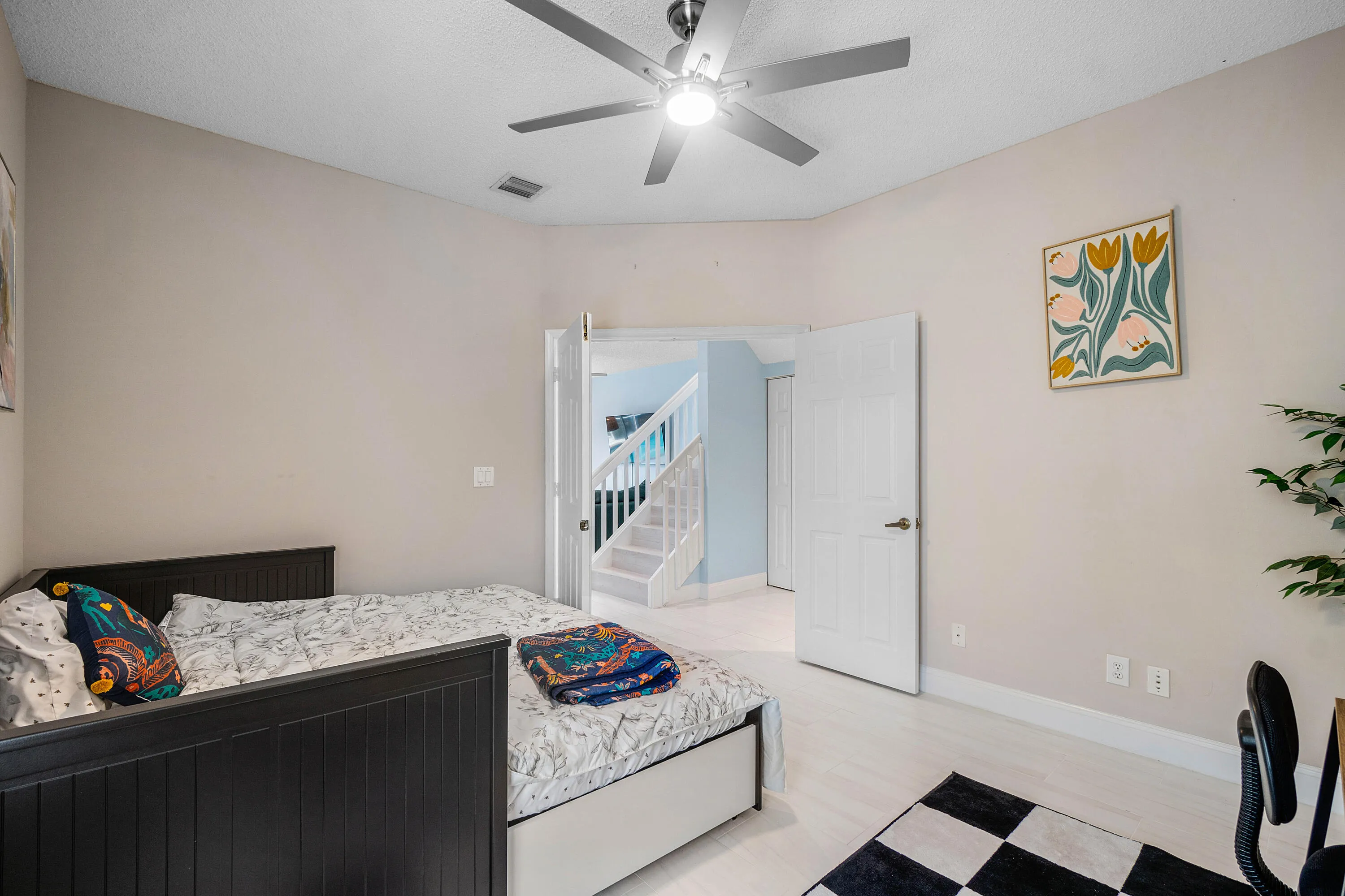 Den/Bedroom