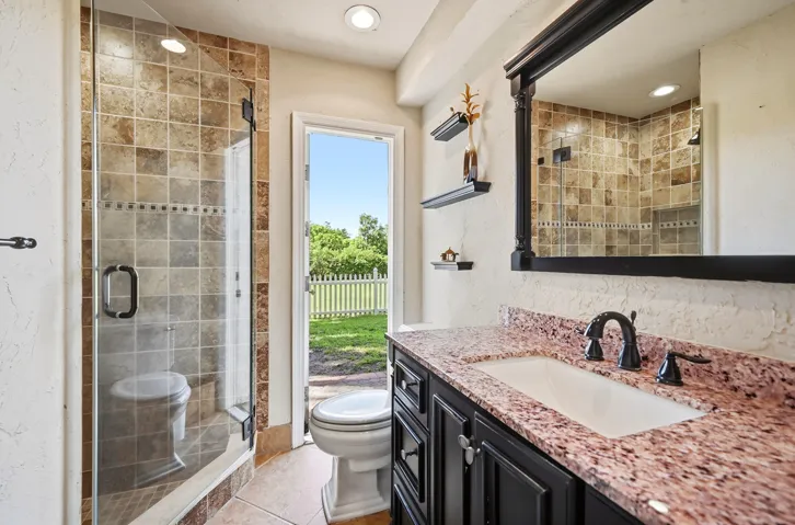 25_bathroom 1