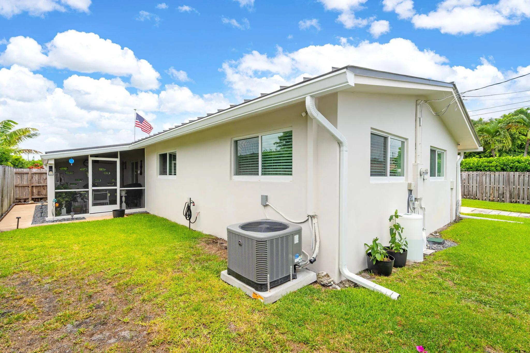 22-web-or-mls-1608NE14th-22