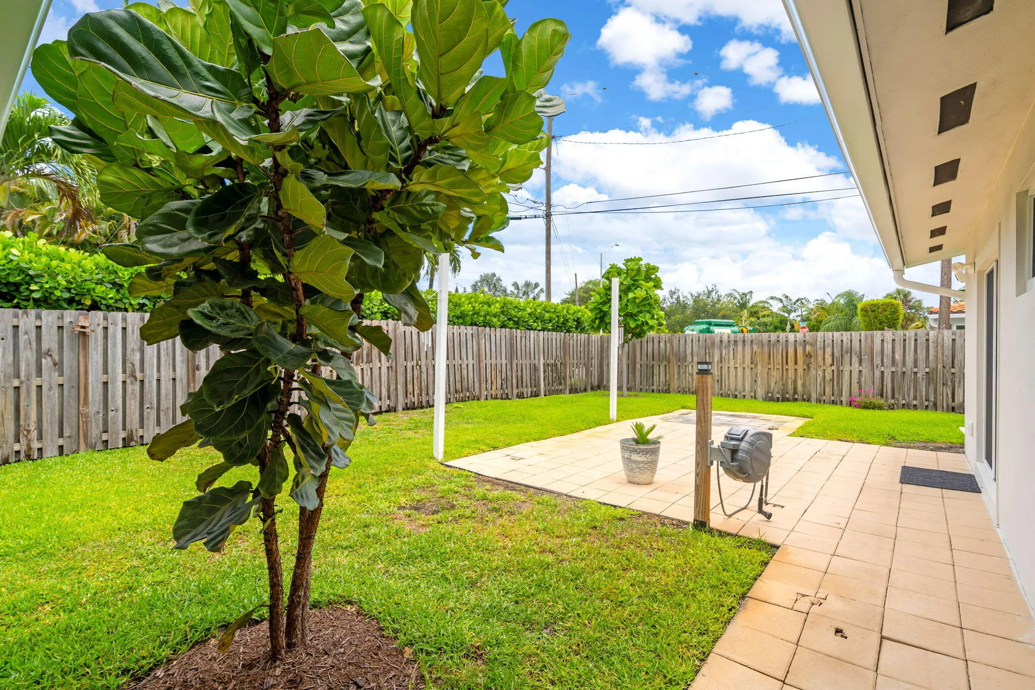 20-web-or-mls-1608NE14th-20