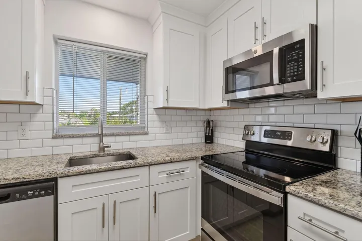9GardenSt#204J(19)