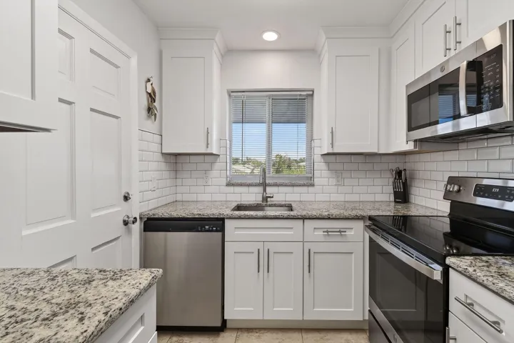 9GardenSt#204J(18)