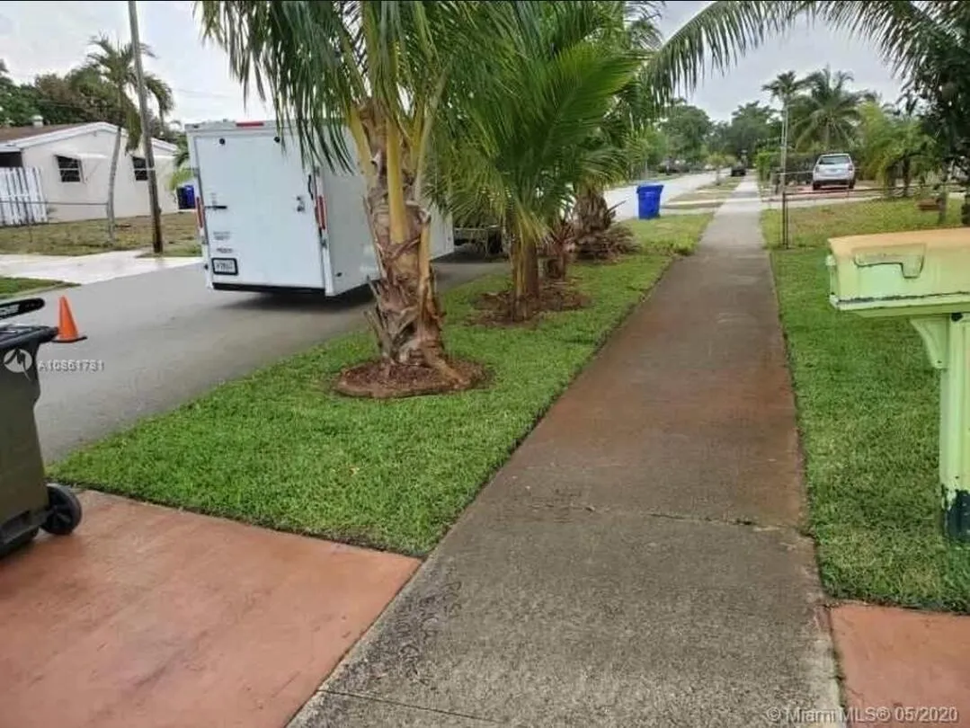 1420 N 70th Avenue, Hollywood, FL 33024