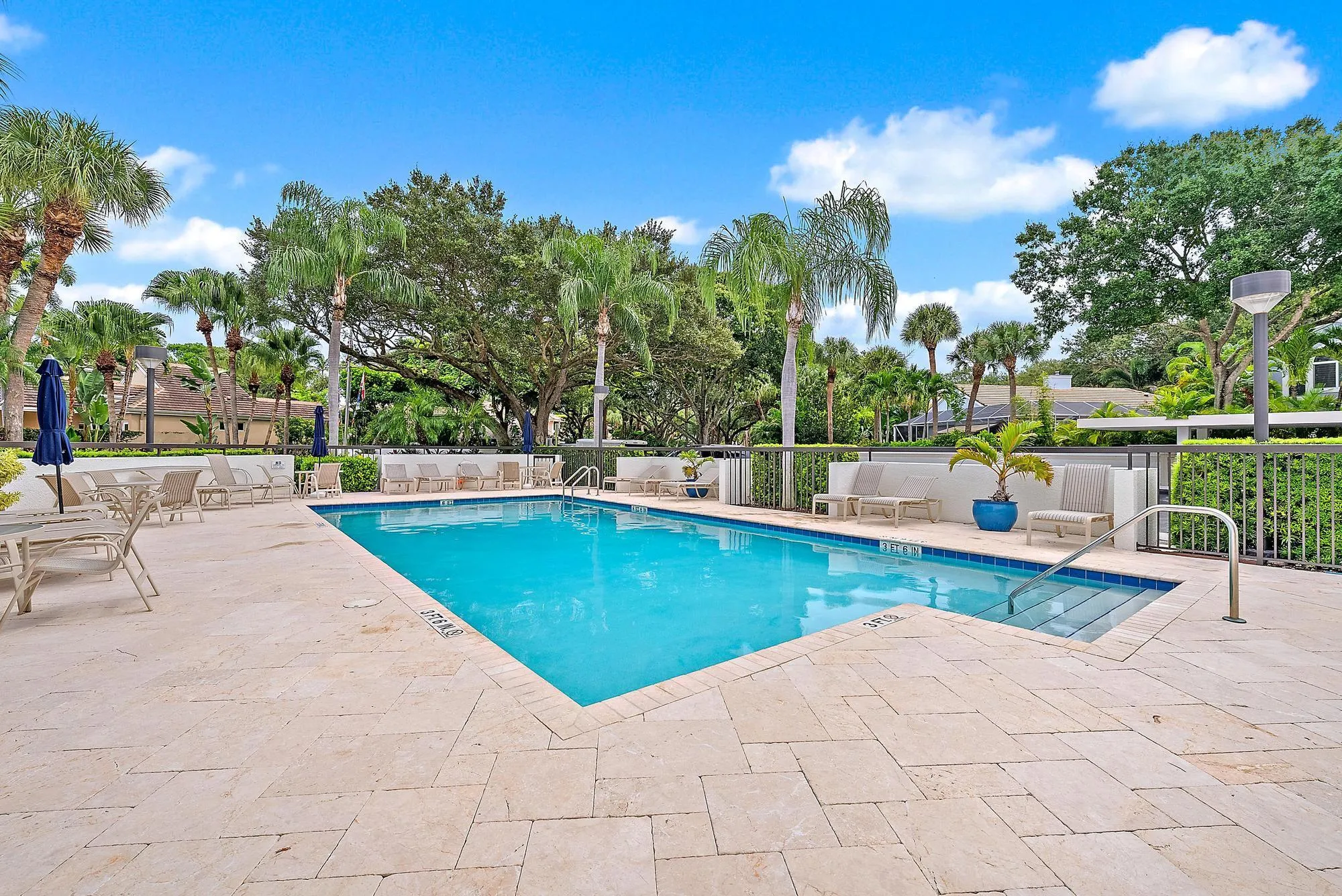 Club House - Pool