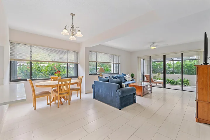 Living Room / Dinning Room