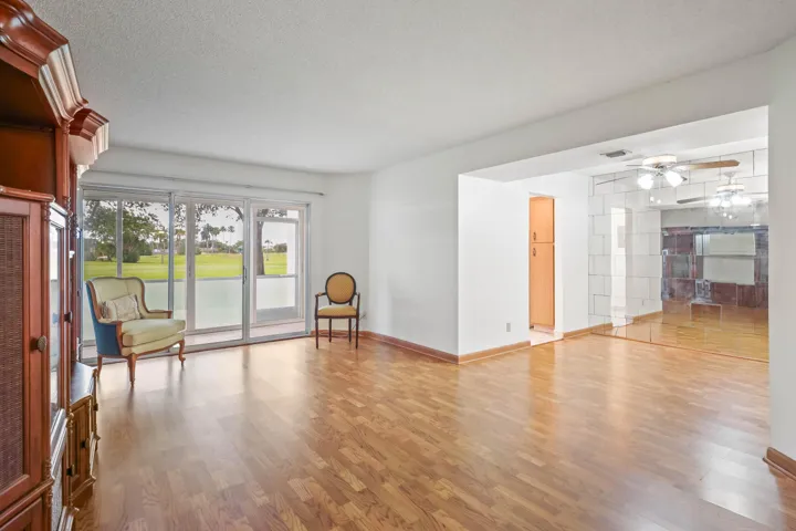 LIVING/DINING